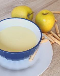 Crema de puerros y manzana preparación