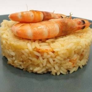 Arroz con langostinos preparación