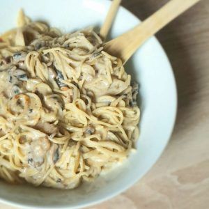 Espaguetis con salsa bechamel de champiñones preparación