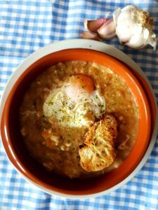 Sopa de ajo preparación