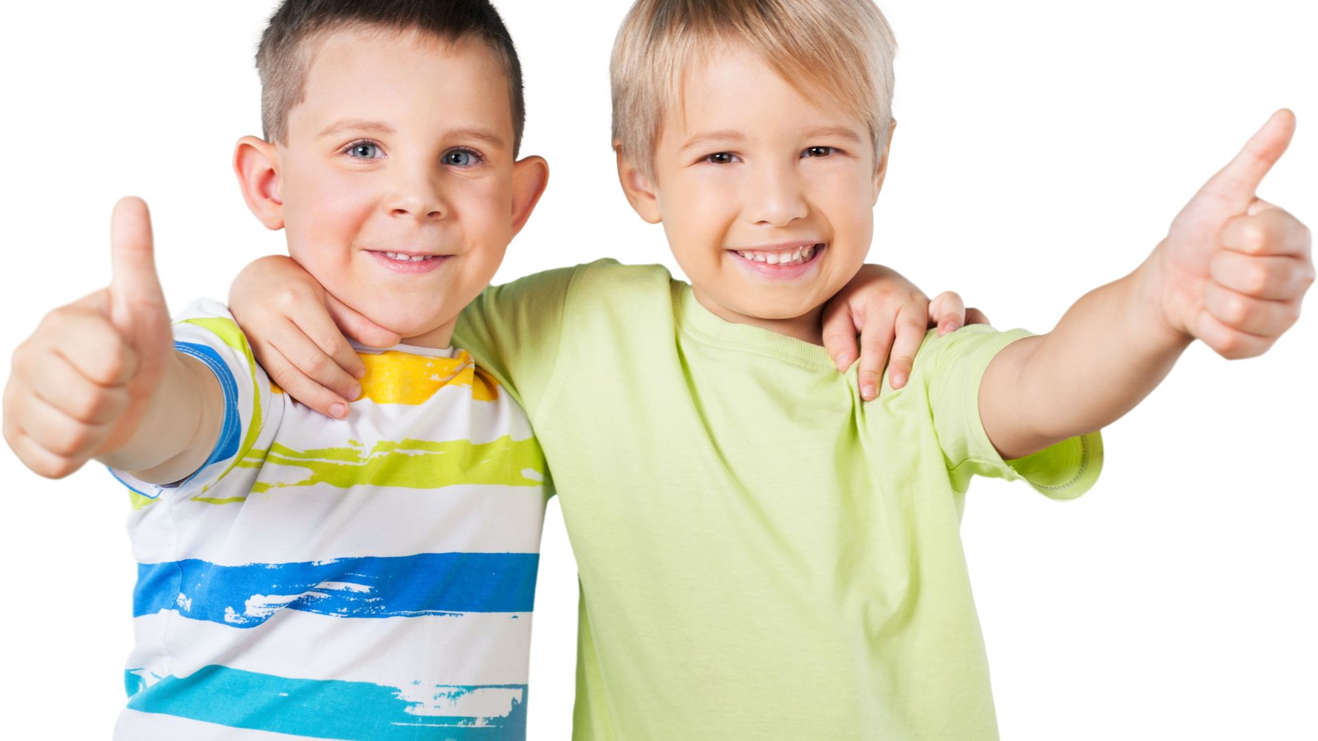 2 niños felices con el pulgar hacia arriba